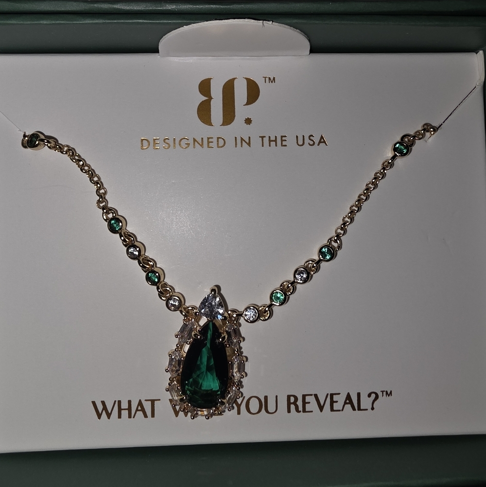 Green Teardrop Pendant Necklace -
